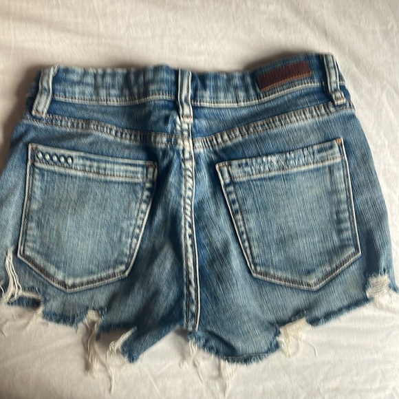Blank NYC distressed jean shorts size 24. Stretchy Little Queenie GUC - Picture 2 of 5